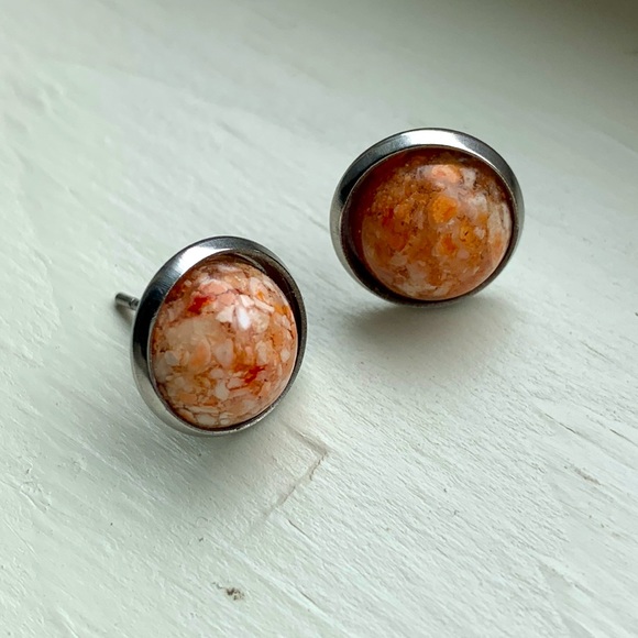 Lobster Shell Studs 🦞 - Picture 2 of 3